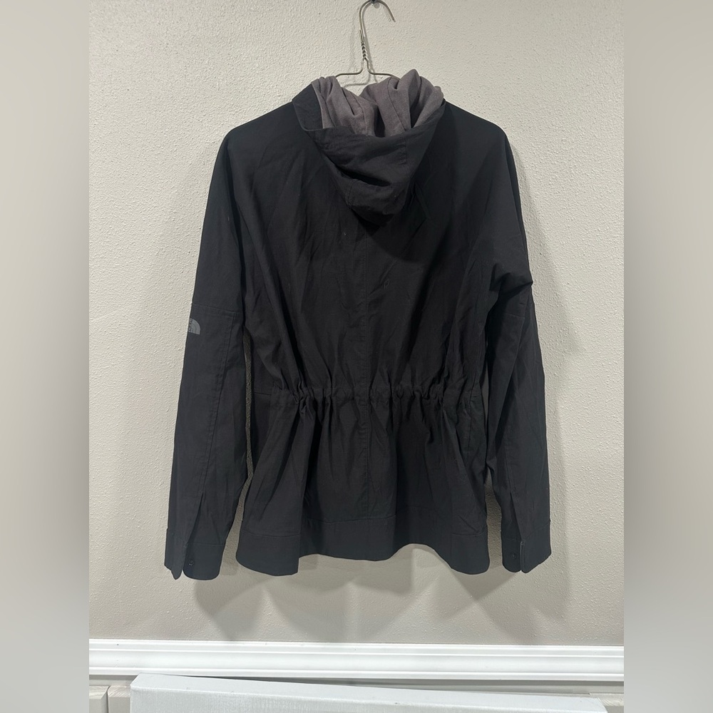 The North Face Women’s Resolve Parka Jacket in Black - Picture 5 of 6